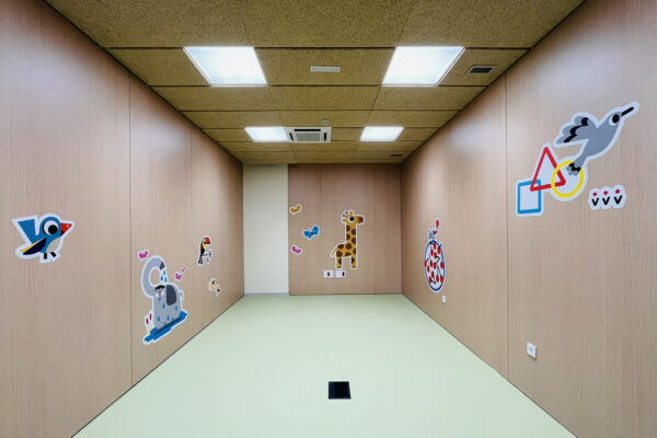 "Sala amable" decorada por la ilustradora María Reyes Guijarro. Fotografía MMN
