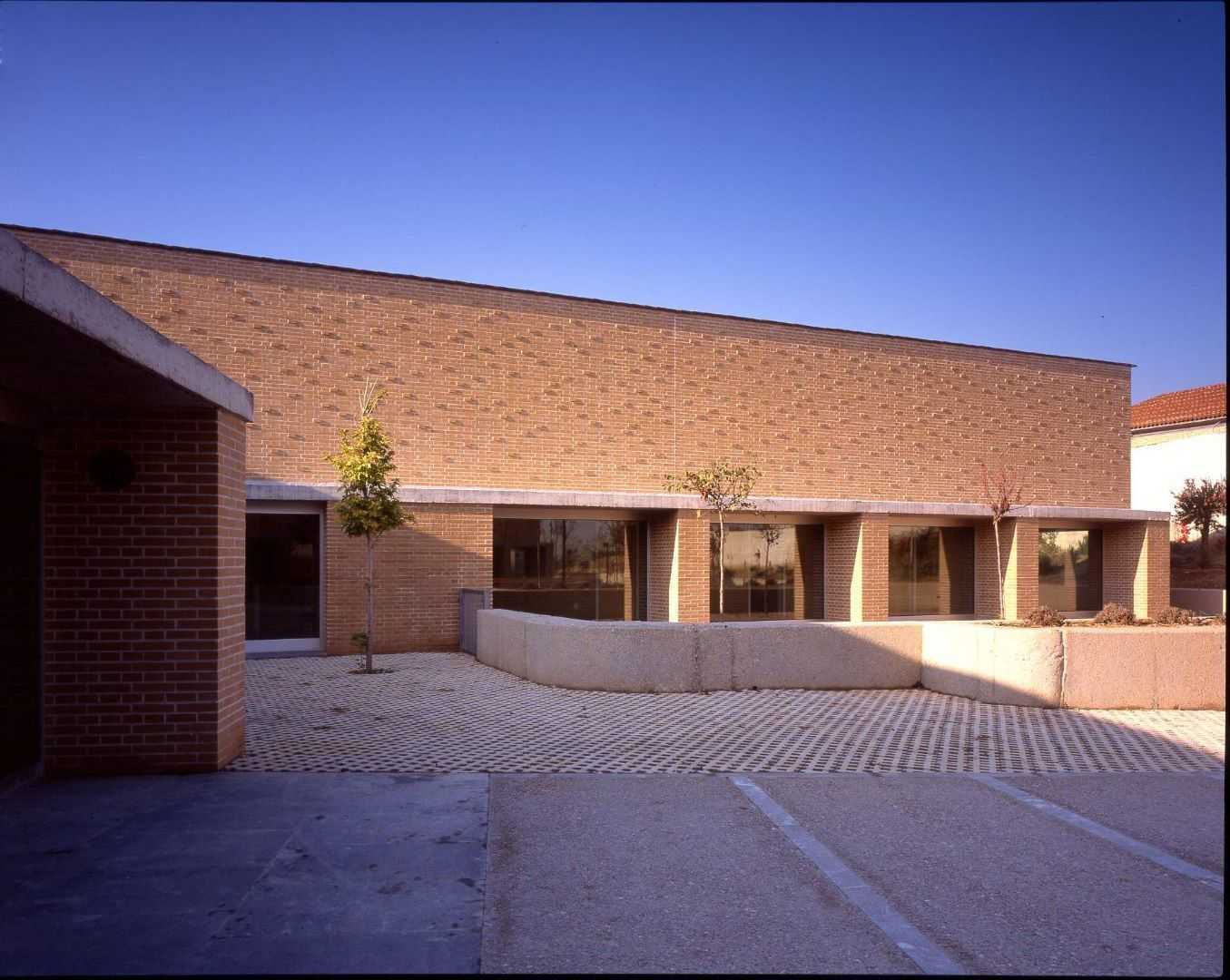 Centro De Salud MiralbuenoZaragoza2003 Mmn Arquitectos Centro De Salud MiralbuenoZaragoza2003 Mmn Arquitectos